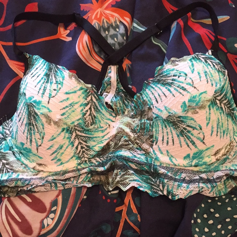 Victoria’s Secret pink razorback bra